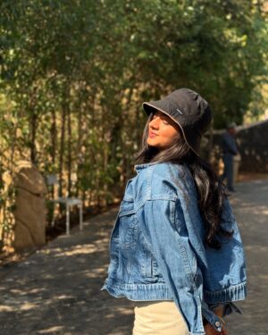 Garvita Sadhwani Instagram - 🤍🐶🌴