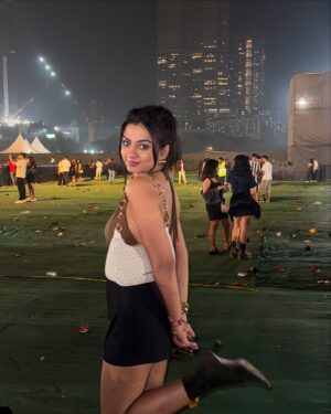 Garvita Sadhwani Instagram - Dancing the night away ✨
.
.
.
.
#concert #pfp #fyp
