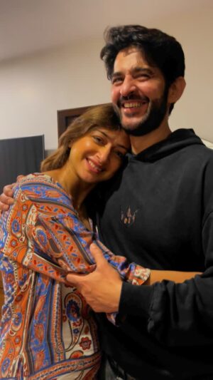 Gauri Pradhan Tejwani Instagram - Happiness is the key …Thank you @gpradhan for the happiness , love and laughter . 
🎥: Nevaan Tejwani 
#hitentejwani #gpradhan #Katya #nevaan #love #grateful #vibes #wednesday #wcw