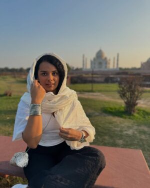 Gautami Kawale Instagram - Dil ke Taj Mahal mein 😆

dhoop ke liye dupatta liya tha aur aesthetics hi badh gaye
Top from @unblockbyjenny