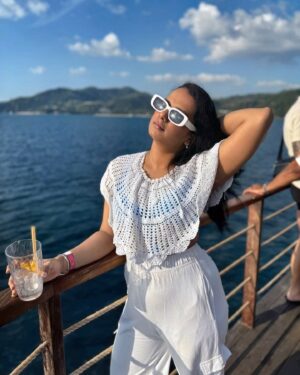 Gautami Kawale Instagram - candid 💅 this water baby is so happy!

#ootd #beach #sunkissed #boat #boatparty #yona #boatclub #phuket #portrait #sunset