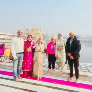 Gayatri Bhargavi Instagram - Bliss @ ‘The Golden Temple’ with the Family. 

“All religions try to benefit people, with the same basic message of the need for love and compassion, for justice and honesty, for contentment”. 
Dalai Lama

The Positive vibes, prasad, Parathas, Plants, Patiyala shalwar is all i loved to live up in Punjab,  in this place if Plenty. 
.
.
.
#happyfriday #amritsar #goldentemple #punjab #love #bharat #familytime #purelove #bliss #patiyalasuits #parantha