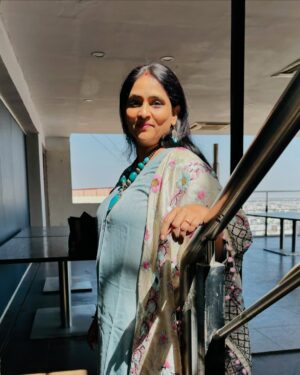 Gayatri Bhargavi Instagram - Every steps counts, all that we need to do is keep walking…. ♾️
Monday Mood.
How was your day???? 
.
.
.
.
.
#monday #workmode #steps #possibility #positivity #infine #opportunity #comingsoon 🧿