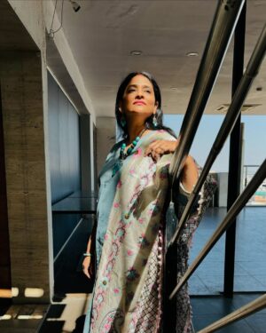 Gayatri Bhargavi Instagram - Every steps counts, all that we need to do is keep walking…. ♾️
Monday Mood.
How was your day???? 
.
.
.
.
.
#monday #workmode #steps #possibility #positivity #infine #opportunity #comingsoon 🧿