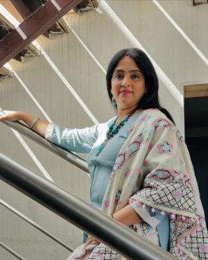 Gayatri Bhargavi Instagram - Every steps counts, all that we need to do is keep walking…. ♾️
Monday Mood.
How was your day???? 
.
.
.
.
.
#monday #workmode #steps #possibility #positivity #infine #opportunity #comingsoon 🧿