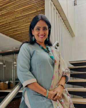 Gayatri Bhargavi Instagram - Every steps counts, all that we need to do is keep walking…. ♾️
Monday Mood.
How was your day???? 
.
.
.
.
.
#monday #workmode #steps #possibility #positivity #infine #opportunity #comingsoon 🧿
