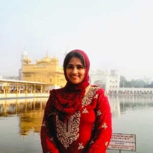 Gayatri Bhargavi Instagram - Bliss @ ‘The Golden Temple’ with the Family. 

“All religions try to benefit people, with the same basic message of the need for love and compassion, for justice and honesty, for contentment”. 
Dalai Lama

The Positive vibes, prasad, Parathas, Plants, Patiyala shalwar is all i loved to live up in Punjab,  in this place if Plenty. 
.
.
.
#happyfriday #amritsar #goldentemple #punjab #love #bharat #familytime #purelove #bliss #patiyalasuits #parantha