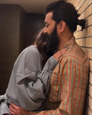 Genelia D'Souza Instagram - Confession : I’m usually a planner  but there’s one amazing exception = You @riteishd ( the only thing in my life that I have never planned)

New Love is sparkly 
True Love is fireworks 
But ours is my favourite everything 💚

Happy Anniversary my partner in crime, my forever home and the reason I laugh, smile and feel alive 
#13andcounting 
#myfavouriteeverything