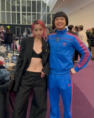 Gigi Cheung Instagram - 感動的晚上 (PROUD!)
特別是看見好朋友ssss 得獎，好叻好替你們高興。歌手dj們說觸動人心的說話都聽進心裏去。
2024 發佈了不少作品，謝謝仍然喜愛我和喜愛我的創作的你們。
2025 我會繼續努力，繼續相信，繼續創作。
我們都做著我們喜愛的事，我們也值得被喜愛。

#2024年度𠮟咤樂壇流行榜頒獎典禮

makeup @chichili 
hair @myos_zivyeung 
styling @huberttsui 
outfit @dolcegabbana 
boots @giuseppezanotti 
accessories @sljlondon
photos @peterlammmmm