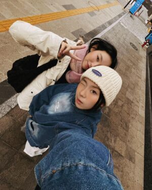 Gigi Yim Instagram - 論角度的重要性🥲
不同角度，製造不同面孔🎭