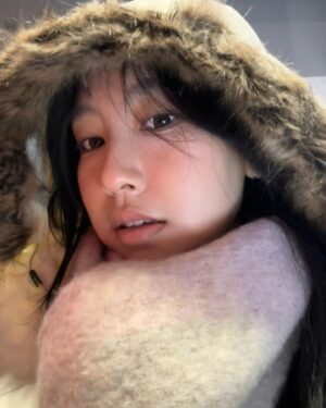 Gigi Yim Instagram - 論角度的重要性🥲
不同角度，製造不同面孔🎭