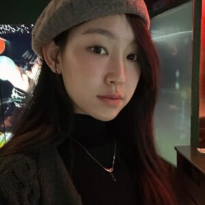 Gigi Yim Instagram - 今次嘅post我願稱之為認不出G系列
還有因為入面嘅幾個post我願意稱之為最造作的一個post
所以我即刻擺咗其他相燉返勻個味道🥴
希望大家鍾意🤪
有一張相我擁有咗水光肌，唔知大家Get唔Get到🤣🤪

重慶的貓兒真的很黏人🥹