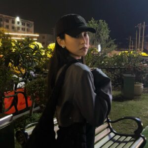 Gigi Yim Instagram - 重慶之旅
角度重要性 2

我的第一次……
或者……是最後一次。🤪
唔知你哋明唔明

要維持扮cool真係好難，我放棄了挑戰。。。。。。

同埋其實我有去搵A仔同D仔，但係我哋竟然唔記得影相留念😂🥴

求回答（我的Baby fat好似減少了，因為我發現我的面形好似同以前唔一樣了）😱😱😱
你們覺得呢？
難道我的膠原蛋白流失了？😱😱😱😭😭😭😭
