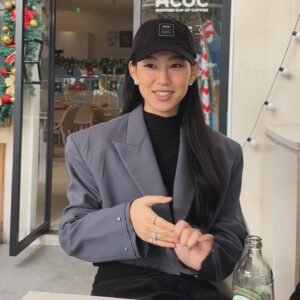 Gigi Yim Instagram - 重慶之旅
角度重要性 2

我的第一次……
或者……是最後一次。🤪
唔知你哋明唔明

要維持扮cool真係好難，我放棄了挑戰。。。。。。

同埋其實我有去搵A仔同D仔，但係我哋竟然唔記得影相留念😂🥴

求回答（我的Baby fat好似減少了，因為我發現我的面形好似同以前唔一樣了）😱😱😱
你們覺得呢？
難道我的膠原蛋白流失了？😱😱😱😭😭😭😭