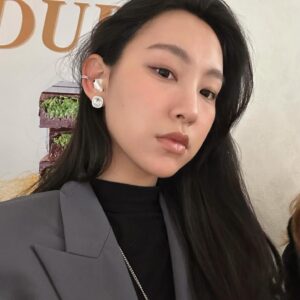 Gigi Yim Instagram - 重慶之旅
角度重要性 2

我的第一次……
或者……是最後一次。🤪
唔知你哋明唔明

要維持扮cool真係好難，我放棄了挑戰。。。。。。

同埋其實我有去搵A仔同D仔，但係我哋竟然唔記得影相留念😂🥴

求回答（我的Baby fat好似減少了，因為我發現我的面形好似同以前唔一樣了）😱😱😱
你們覺得呢？
難道我的膠原蛋白流失了？😱😱😱😭😭😭😭