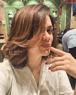 Girija Oak Instagram - Ok now I miss my short hair!
@hairbyhetviburman 🤍

#whattodo #hairstories