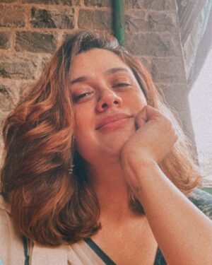 Girija Oak Instagram - Ok now I miss my short hair!
@hairbyhetviburman 🤍

#whattodo #hairstories