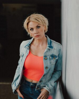 Gisa Zach Instagram - Hello!!! 

Wer hat auch Bock auf Sonne und Frühling ? ☀️🌷 

…..,..

H&M @viviien_sa Pic by @frau.aermel 

#needsomesunshine #springwanted #isterstfebruar