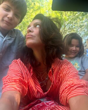 Giulia Bevilacqua Instagram - 10 GIORNI CON I SUOI
Da oggi al cinema. 
❤️

@algenovesi @fabiodeluigiofficial @lodovalentina @dino.abbrescia @angelicaelli @castelluccimatteo_official #biancausai @gabrielepizzurro_ #leonecardaci
@colorado_film @medusafilmofficial