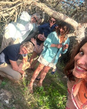 Giulia Bevilacqua Instagram - 10 GIORNI CON I SUOI
Da oggi al cinema. 
❤️

@algenovesi @fabiodeluigiofficial @lodovalentina @dino.abbrescia @angelicaelli @castelluccimatteo_official #biancausai @gabrielepizzurro_ #leonecardaci
@colorado_film @medusafilmofficial