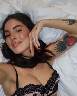 Giulia De Lellis Instagram - 💐 dump:

@tezenisofficial /adv