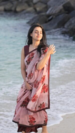 Gopika Udayan Instagram - 🌊
Saree and sand: the ever beautiful blend