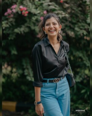 Gouri Agarwal Instagram - Smiles are contagious, so here’s your daily dose! 😉✨

📸 - @peek__xa @abhay_thakur_3312 
@insidemeoriginals 

#HappyVibes #BoldAndBright #EffortlessStyle #gouriagarwal