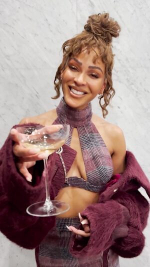 Grace Byers Instagram - To the family we made along the way 🥂💗