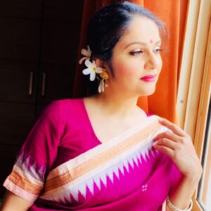 Gracy Singh Instagram - "THANKFUL" to GOD & my parents for all their blessings.. , to my family for their love and care.., and to all the people around me who make my life more meaningful.. 🌸🎉
#birthdayblessings