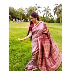 Gracy Singh Instagram - Clouds come floating into my life, no longer to carry rain or usher storm, but to add color to my sunset sky. ...
#newlocation #SantoshiMaa #behindthescenes #tvseries