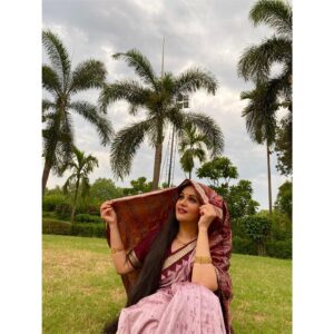 Gracy Singh Instagram - Clouds come floating into my life, no longer to carry rain or usher storm, but to add color to my sunset sky. ...
#newlocation #SantoshiMaa #behindthescenes #tvseries