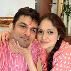 Gracy Singh Instagram - Glimpses of our #rakshabanshan2024 
#familylove  #siblingbond