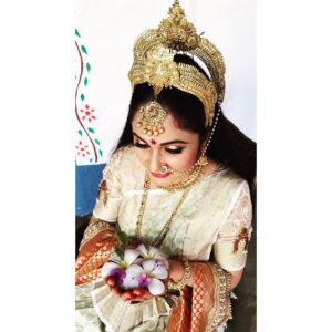 Gracy Singh Instagram - He is Tridev, he is Mahadev🔱. His silence has a lot of meaning.. 
Blessed to play granddaughter of Lord Shiva .. as Santoshi Maa 
#happymahashivratri

महाशिवरात्रि की शुभकामनाएं
 🌷
.
#mahashivratri2021
@dineshkanwarmehta