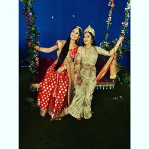 Gracy Singh Instagram - He is Tridev, he is Mahadev🔱. His silence has a lot of meaning.. 
Blessed to play granddaughter of Lord Shiva .. as Santoshi Maa 
#happymahashivratri

महाशिवरात्रि की शुभकामनाएं
 🌷
.
#mahashivratri2021
@dineshkanwarmehta
