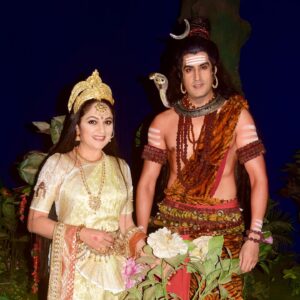Gracy Singh Instagram - He is Tridev, he is Mahadev🔱. His silence has a lot of meaning.. 
Blessed to play granddaughter of Lord Shiva .. as Santoshi Maa 
#happymahashivratri

महाशिवरात्रि की शुभकामनाएं
 🌷
.
#mahashivratri2021
@dineshkanwarmehta