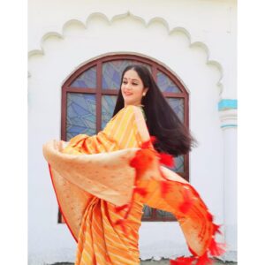 Gracy Singh Instagram - Keep Rising ☀️ 
Feel special, unique, on top of the world.. it's your Day 👑💄🌸👛🥻
. Happy women's Day 💅🏻💐
#internationalwomensday
