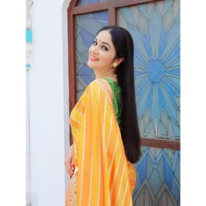 Gracy Singh Instagram - Keep Rising ☀️ 
Feel special, unique, on top of the world.. it's your Day 👑💄🌸👛🥻
. Happy women's Day 💅🏻💐
#internationalwomensday