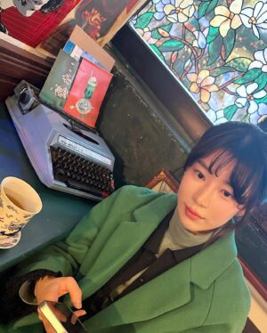 Ha Da-in Instagram - 🍵💚🎞️🎵 _ 🍑🍏🦜🐠