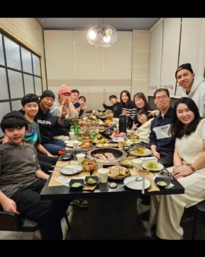 Ha Jae-sook Instagram - 이모저모고모숙모🤗🫥#고성댁

1.하이🤗🌲
2.이모도 좋았고 맛은 더 좋았다  #이모카세
3.맛난거 수도 없이 먹었지만 이스방이 만들어준 생일상이 최고🫰
4.속초아이 27호차
5.노천사우나로 땀빼기(카시아는 여름보다 겨울👍)
6.꿈동산 공사중!!
7.브이
8.바리스타동기들과 속초맛집"어썸"
9.명파환상곡 서울진출(나빼고 사진찍기있기없기)
10.짬뽕을 대하는 진지한 자세
11.겨울엔 복골온천
12.내친구들선물(손꾸락 쥐났던건 비밀)
13.고딩친구지민이랑 은주랑 용평
14.사랑하는 고딩친구가족들 고성나들이(치열했던 먹방은 속초맛집"돈우마을)
15.여보 웃어📸
16.화난거아님
17.발꼬락엄지척 못하는 남자랑 새끼발꾸락 미더덕같이 생긴 여자
18.수영 넘 조아
19.재숙.수향.은미 합동생일케익