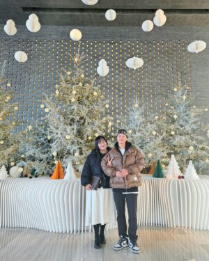 Ha Jae-sook Instagram - 이모저모고모숙모🤗🫥#고성댁

1.하이🤗🌲
2.이모도 좋았고 맛은 더 좋았다  #이모카세
3.맛난거 수도 없이 먹었지만 이스방이 만들어준 생일상이 최고🫰
4.속초아이 27호차
5.노천사우나로 땀빼기(카시아는 여름보다 겨울👍)
6.꿈동산 공사중!!
7.브이
8.바리스타동기들과 속초맛집"어썸"
9.명파환상곡 서울진출(나빼고 사진찍기있기없기)
10.짬뽕을 대하는 진지한 자세
11.겨울엔 복골온천
12.내친구들선물(손꾸락 쥐났던건 비밀)
13.고딩친구지민이랑 은주랑 용평
14.사랑하는 고딩친구가족들 고성나들이(치열했던 먹방은 속초맛집"돈우마을)
15.여보 웃어📸
16.화난거아님
17.발꼬락엄지척 못하는 남자랑 새끼발꾸락 미더덕같이 생긴 여자
18.수영 넘 조아
19.재숙.수향.은미 합동생일케익