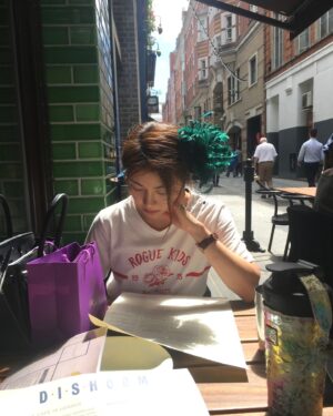 Ha Ji-won Instagram - 여러분 너무 죄송합니다. 급하게 라방일정을 바꾸게 되었어요. 2월 17일 오늘 저녁 9시에 라방에서 뵙기로 했었는데, 이 일정을 미뤄 다음주 2월 23일 일요일 저녁8시 냉부해 본방전에 만나기로해요~갑자기 일정을 바꾸게 되어 다시한번 죄송합니다. 돌아오는 일요일 만나요~