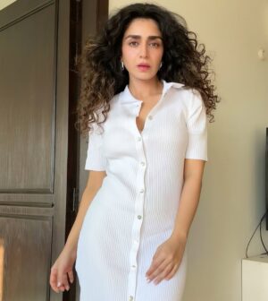 Hajra Yamin Instagram - Dress-Up and birthdays🪩♥️