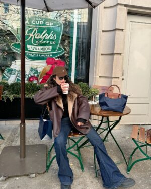 Hajra Yamin Instagram - #ny ☕️☀️🫰🙆🏻‍♀️