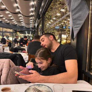 Hale Caneroğlu Instagram - AİLE ZAMANI🧿♥️🧿♥️🧿♥️🧿 #aileherşeydir