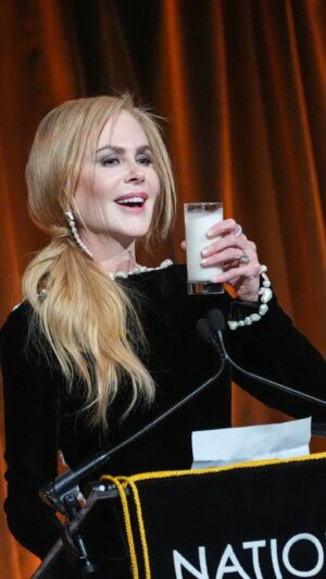 Halina Reijn Instagram - #NicoleKidman chugs a glass of milk as she accepts her Best Actress Award for #Babygirl at the National Board of Review Awards Gala. 

Video courtesy of @mattynegs