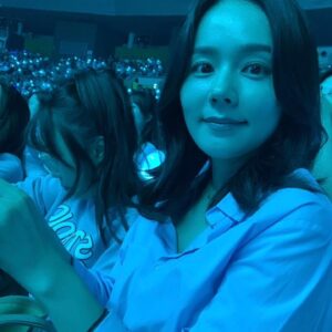 Han Ga-in Instagram - 우환있는줄 오해하시는듯ㅎㅎㅎ
덕분에 행복했다는

#울고웃고#광신도주의#응원봉 페어링 도와주신 팬분,떨어진 배터리 챙겨주신 팬분 감사했어요#지오디#지오디콘서트