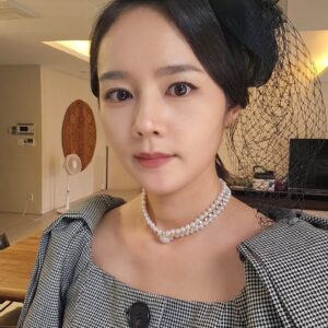 Han Ga-in Instagram - 풀셋  전후 ♡
저 공작새 아니고 이러고 유툽시작했어요ㅎㅎㅎㅎ 자유를향한 갈망을 담아< 자유부인 한가인>
구독구독구독구독구독 부탁드립니다 
도와주시고 알려주시고 사랑해주세요♡♡♡#한가인유튜브#한가인유툽#자유부인한가인