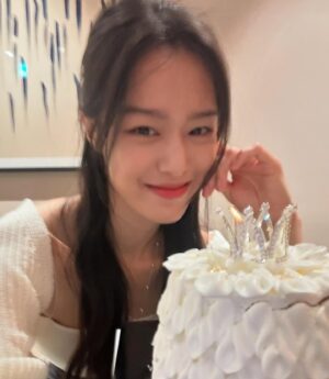 Han Sung-min Instagram - Birthday party with my family🎂💕

축하해주셔서 감사합니다:)