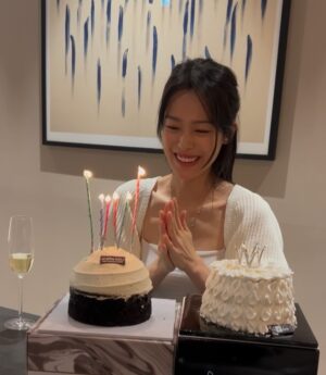 Han Sung-min Instagram - Birthday party with my family🎂💕

축하해주셔서 감사합니다:)