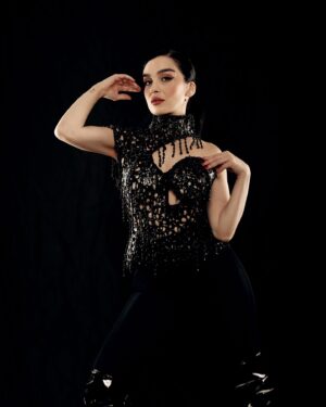Hande Kaptan Instagram - 🖤
.
.
.
#reklam değil